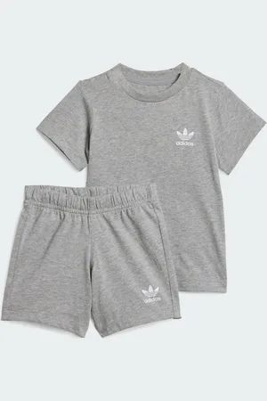 adidas Conjunto Shorts y Playera Medium Gris Gris - Niño