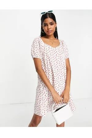 Pieces® Exclusive mini smock dress in strawberry print