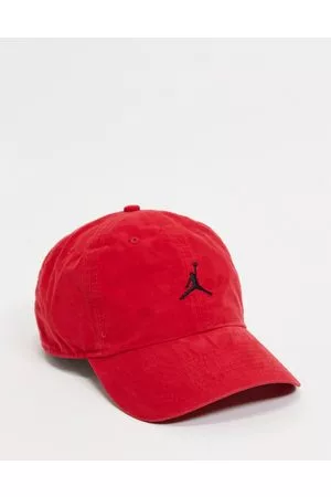 Jordan Washed cap in gym