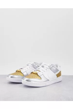 Nike Dunk Low SE trainers in and silver
