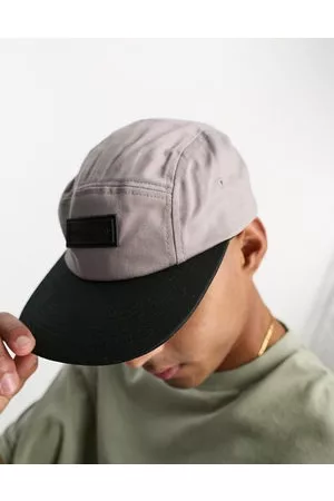 Consigned Hombre Gorras - 5 panel logo cap in grey and black