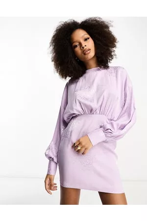 In The Style Mujer Cortos - Jacquard batwing mini dress with open back detail in lilac