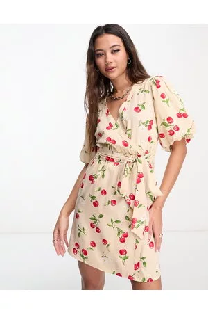 Wednesday's Girl Mujer Casuales - Puff sleeve mini wrap dress in cherry print