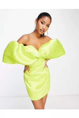 ASOS Mujer Strapless y off shoulder - Satin twill off shoulder mini dress with twist bust detail in chartreuse