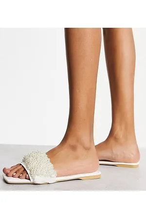 Truffle Collection Wide Fit braided pearl slides in