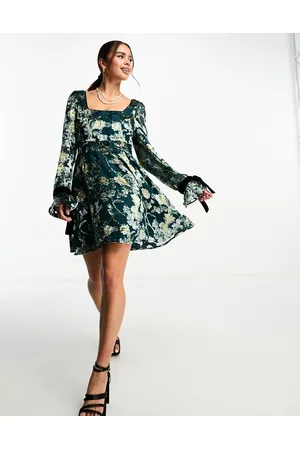 HOPE & IVY Sweetheart mini dress in green burnout