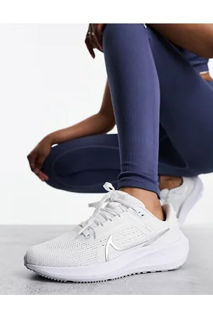 Nike Air Zoom Pegasus 40 sneakers in with silver detail