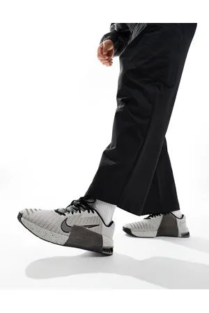 Nike Metcon 9 sneakers in