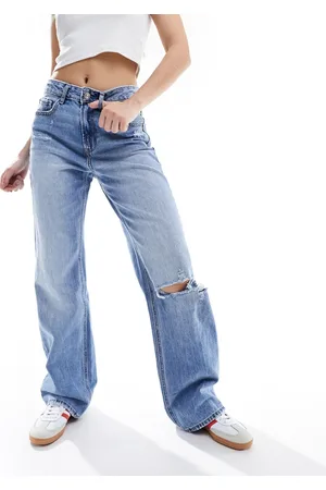 Stradivarius Wide leg dad jeans with rips in medium wash