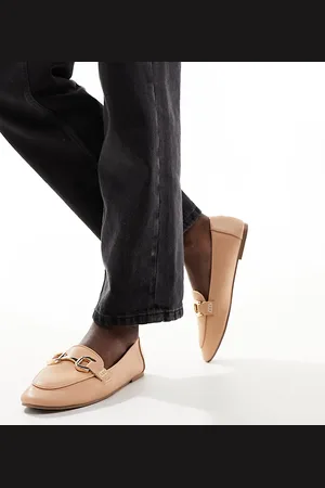 London Rebel Snaffle trim pointed flat shoes in camel