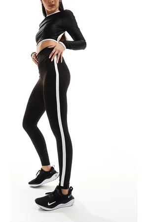 Stradivarius Sport sculpt leggings with contrast piping in