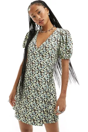 Glamorous Tie waist V-neck mini tea dress in butterscotch retro ditsy