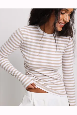 NA-KD Long sleeve fitted t-shirt in beige white stripe