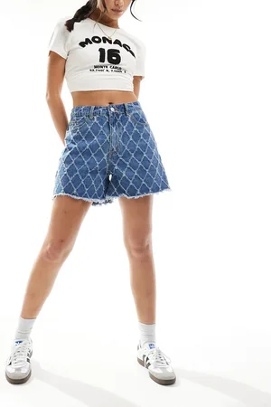 VILA Frayed denim shorts in medium wash