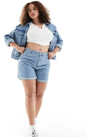 ONLY Vega roll hem denim shorts in light