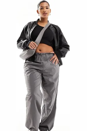 ONLY Mid rise parachute pants in gray