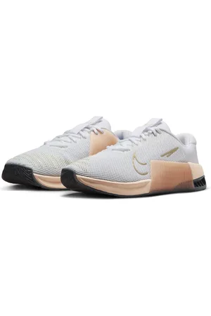 Nike Metcon 9 unisex sneakers in and gold