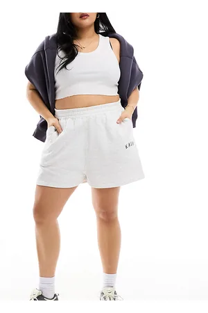 Kaiia Plus sweat shorts in light