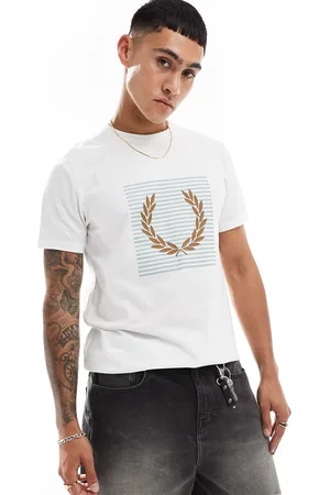 Fred Perry T-shirt in with striped laurel wreath print