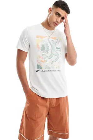 Nike Graphic t-shirt in white