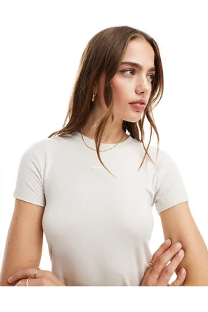 Nike Chill cropped t-shirt in off