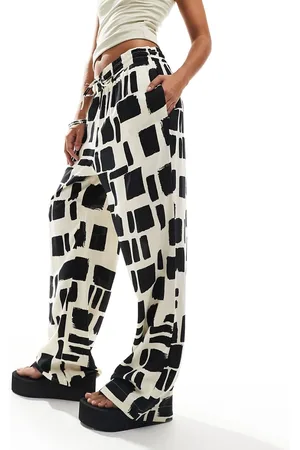 Monki Pants in black and white brushstroke