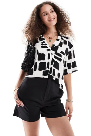 Monki Cropped boxy blouse in black and white brushstroke