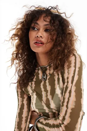 Noisy May Long sleeve crop top with seam detail in beige & khaki print