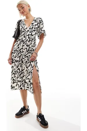Monki Short sleeve midi sun dress with side split in mono abstract print exclusive to ASOS