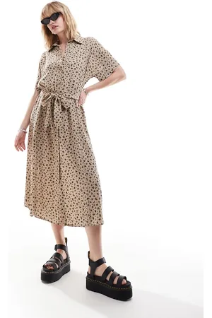 Monki Midaxi belted shirt dress in light brown ditsy print