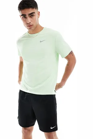 Nike Miler Dri-FIT T-shirt in light