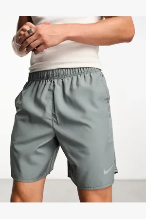 Nike Challenger Dri-FIT 7 inch shorts in