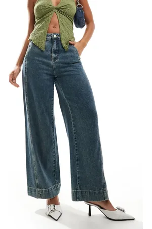 Urban Revivo Low-rise baggy skater jeans in mid wash