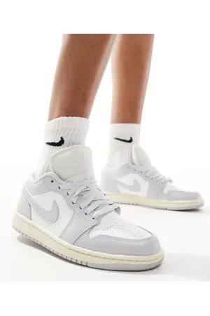 Jordan Nike Air 1 Low sneakers in white and