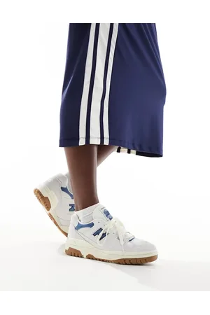 New Balance 550 gum sole sneakers in with denim blue detail
