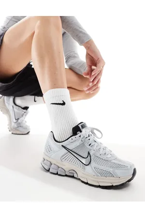 Nike Zoom Vomero 5 sneakers in pure platinum