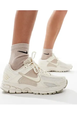 Nike Zoom Vomero 5 sneakers in off