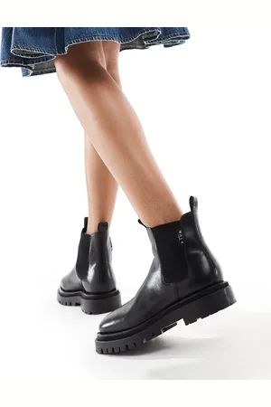 WALK LONDON Dana low Chelsea boots in leather