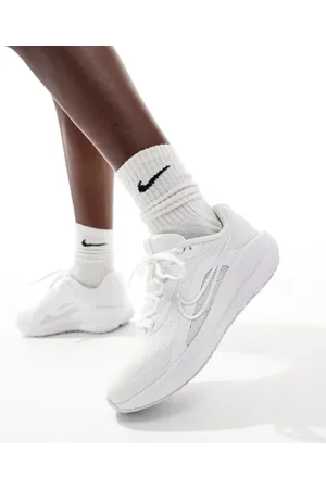 Nike Downshifter 13 sneakers in