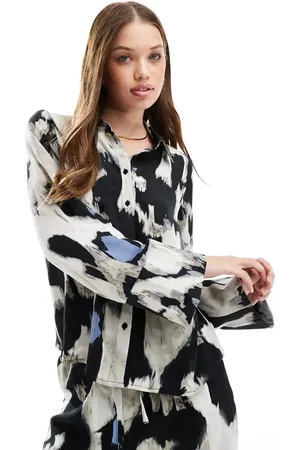 VILA Satin shirt in blue graphic print - part of a set