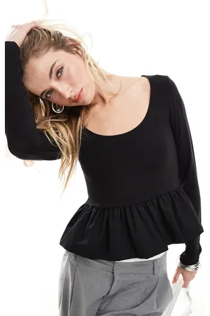Stradivarius Frilled hem detail top in black