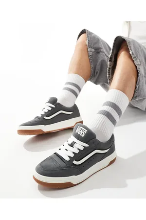 Vans Hylane sneakers in dark