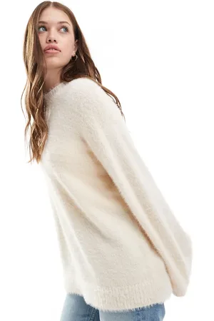 Pretty Lavish Fluffy yarn sweater in cream