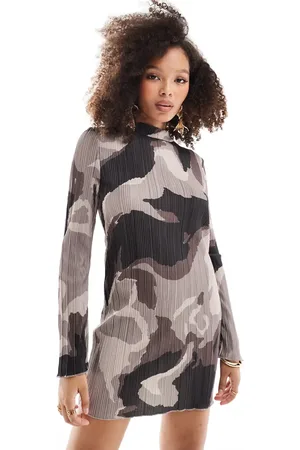VERO MODA Plisse mini dress with wide sleeves in abstract print