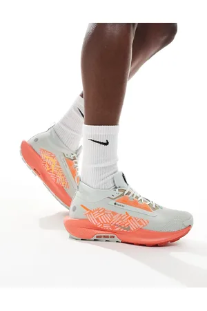 Nike Pegasus Trail 5 GORE-TEX sneakers in light and orange