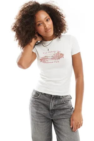 Cotton On Cotton On fitted longline tee with National Park graphic in