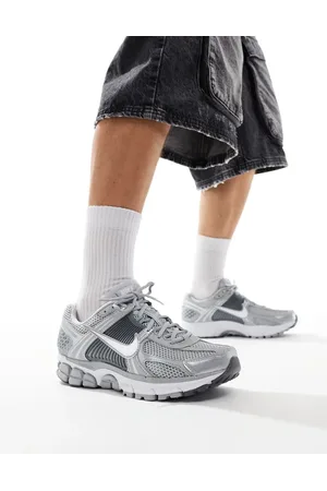 Nike Zoom Vomero 5 sneakers in