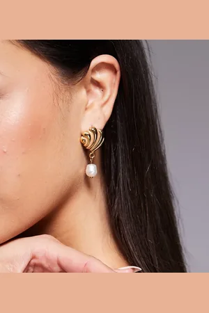 8 Other Reasons Textured stud earrings with pearl drop in 18k plated