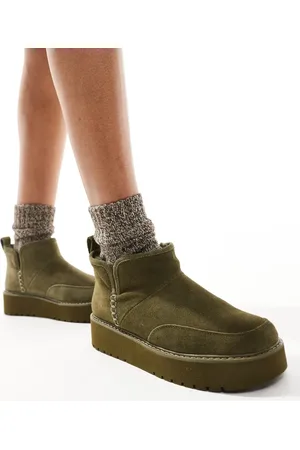Stradivarius Platform fluffy boots in khaki