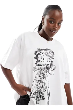 ASOS ASOS DESIGN Curve boyfriend fit t-shirt with moto betty boop licensed graphic in